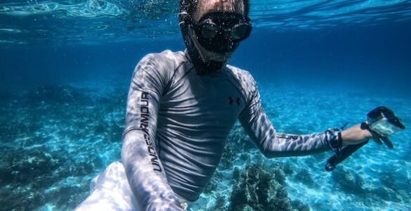 Reading Underwater Conditions: Visibility, Currents, and Tides
